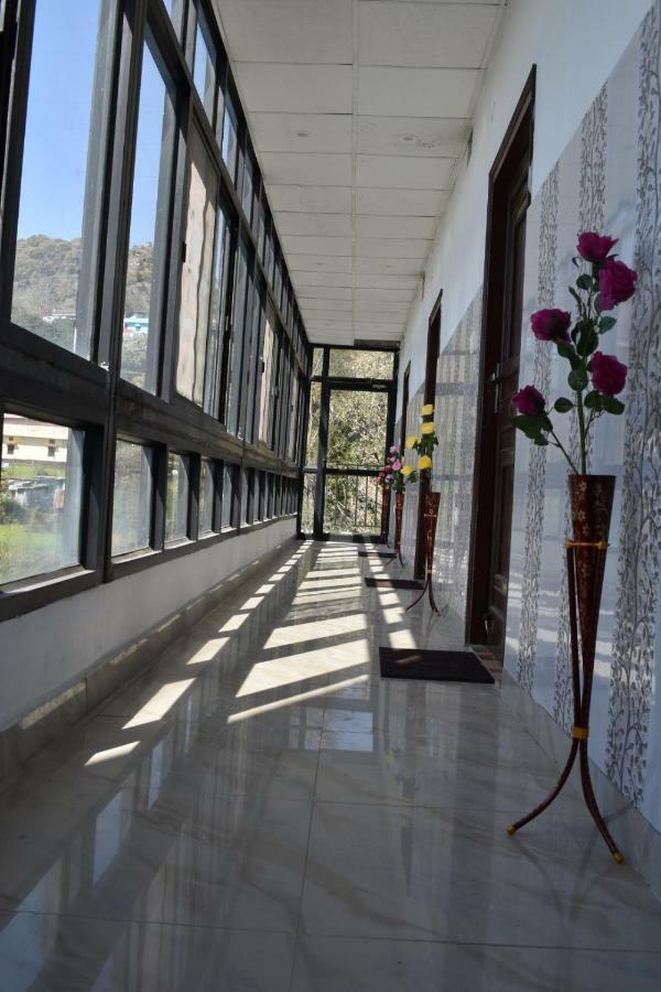 Hotel Himalayan View Лансдаун Екстериор снимка